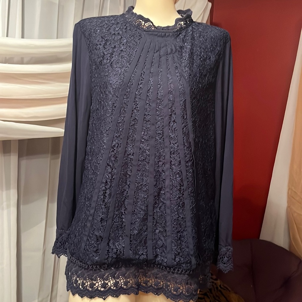EUC Navy Chico’s lace blouse - Picture 1 of 16